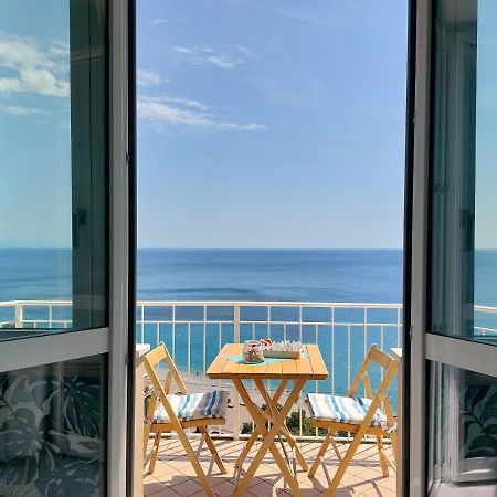 Una Finestra Sul Mare Home 1 Берджеджи Екстериор снимка