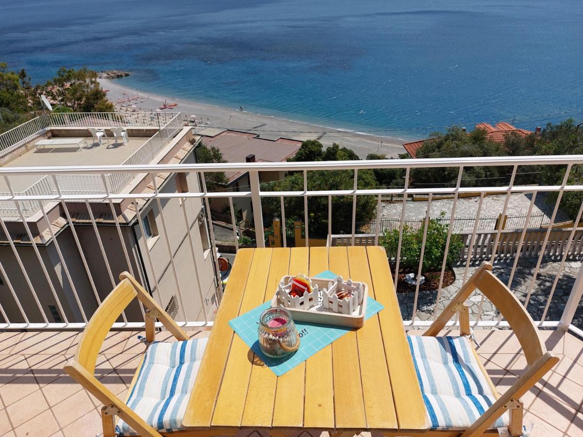 Una Finestra Sul Mare Home 1 Берджеджи Екстериор снимка