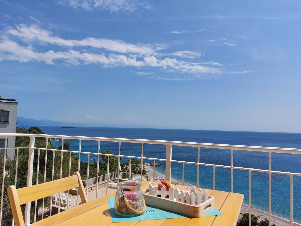 Una Finestra Sul Mare Home 1 Берджеджи Екстериор снимка