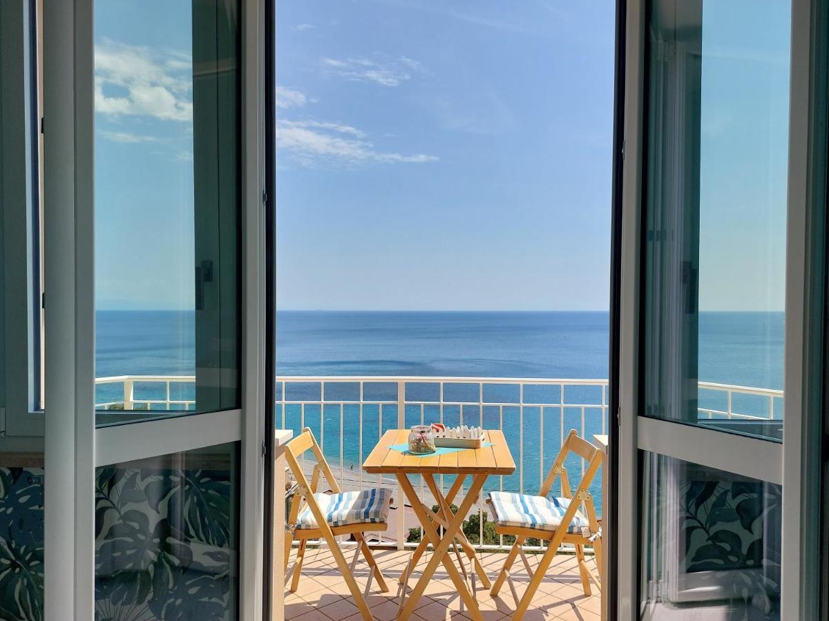Una Finestra Sul Mare Home 1 Берджеджи Екстериор снимка
