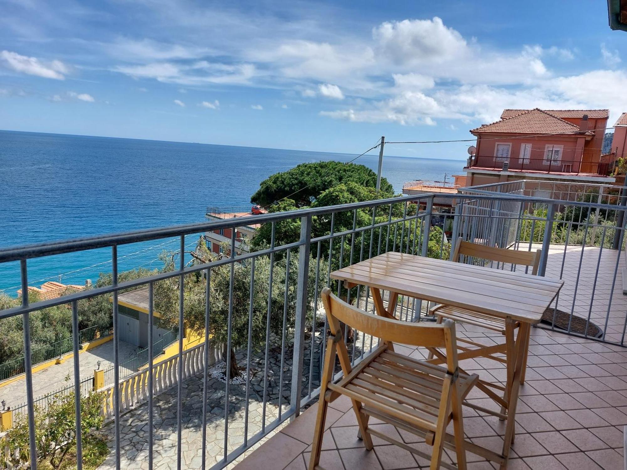 Una Finestra Sul Mare Home 1 Берджеджи Екстериор снимка