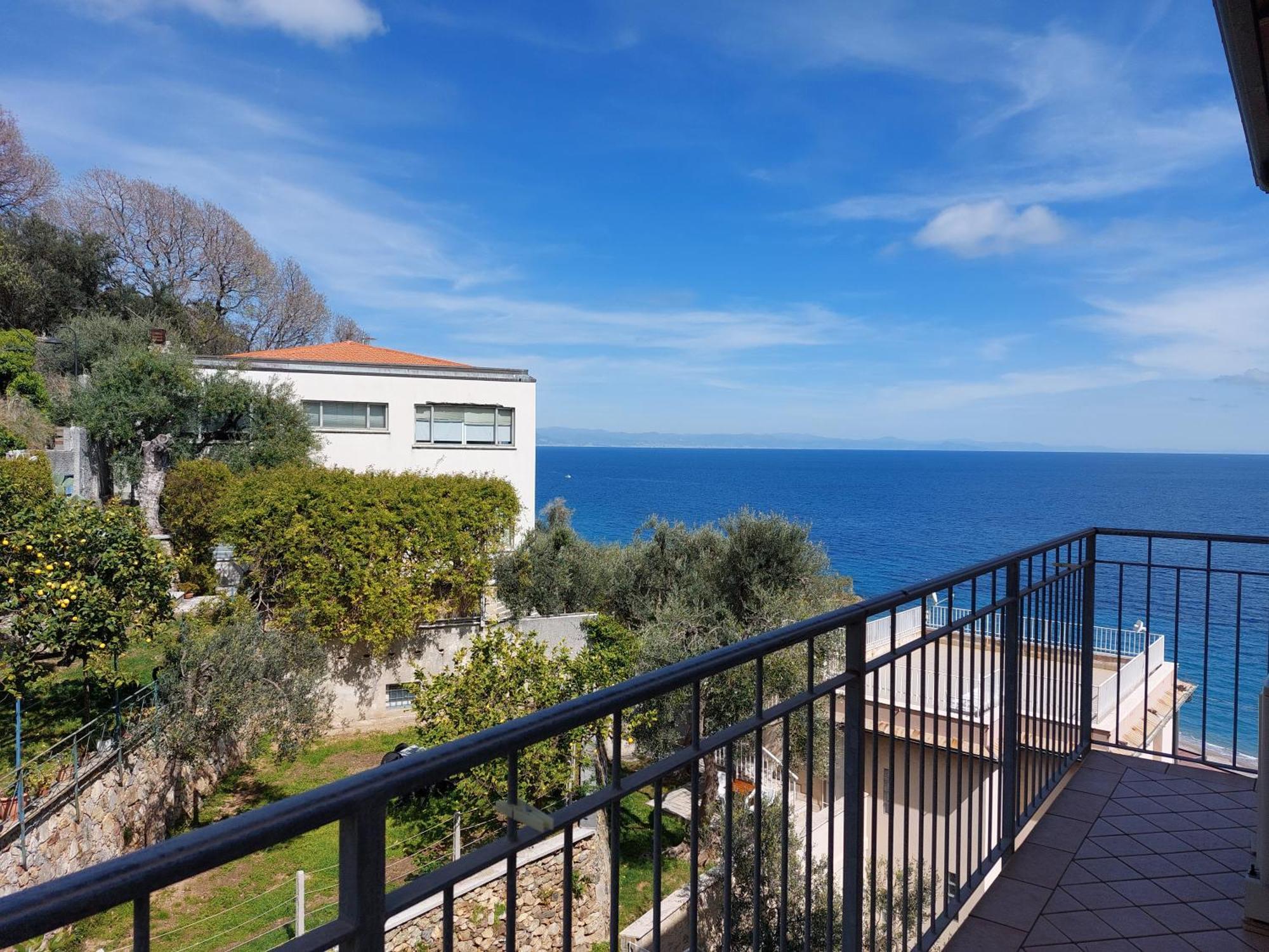 Una Finestra Sul Mare Home 1 Берджеджи Екстериор снимка